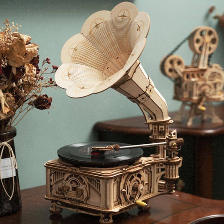 Classic Gramophone Model Kit — Light Wood Plywood Wind‑Up Record Player (7" & 10")