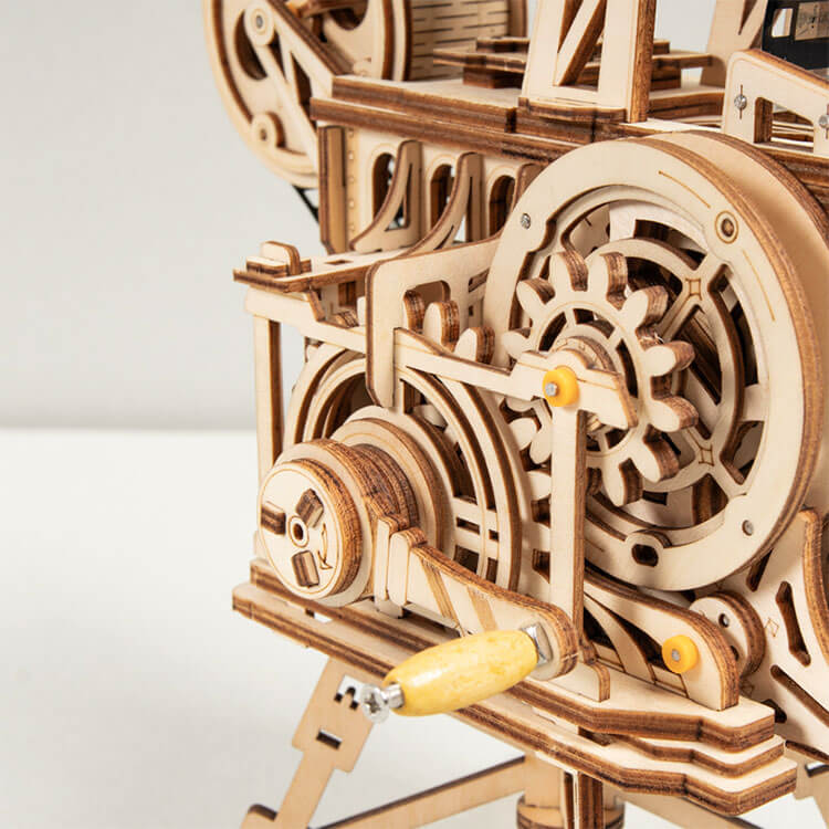 Vintage Vitascope Wooden Projector Kit — Natural Plywood Hand‑Crank