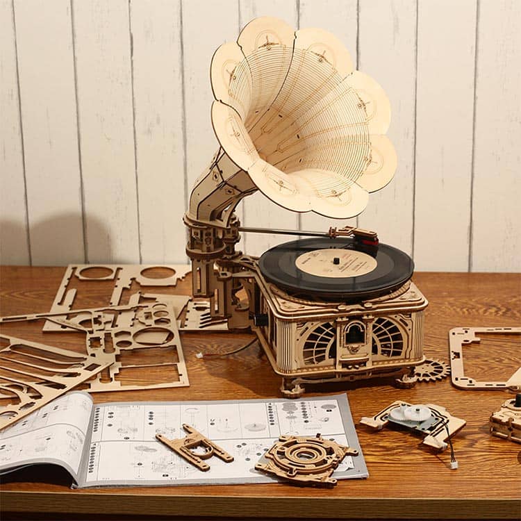 Classic Gramophone Model Kit — Light Wood Plywood Wind‑Up Record Player (7" & 10")