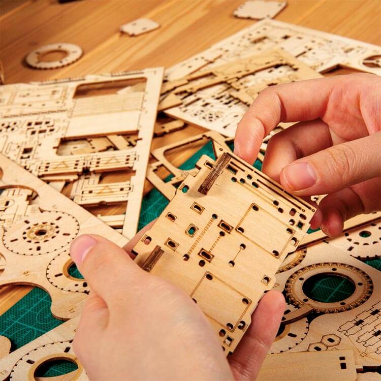 Natural Wood Heavy Truck Model Kit — 286-Piece Plywood Assembly