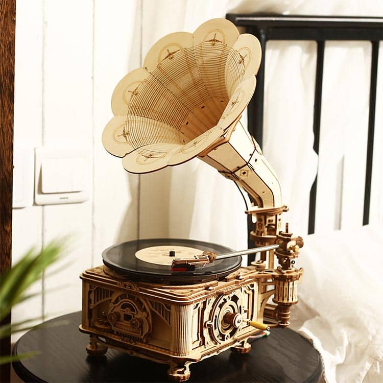 Classic Gramophone Model Kit — Light Wood Plywood Wind‑Up Record Player (7" & 10")