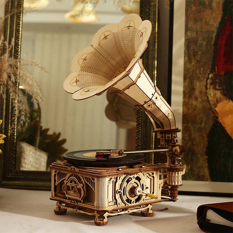 Classic Gramophone Model Kit — Light Wood Plywood Wind‑Up Record Player (7" & 10")
