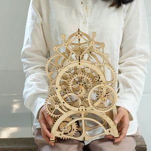 Pendulum clock with winding mechanism