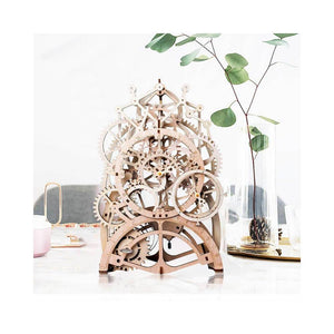 Pendulum clock with winding mechanism