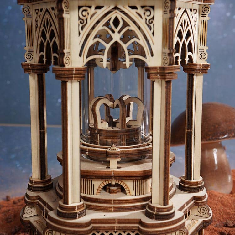 New: Victorian Lantern with real light (music box)