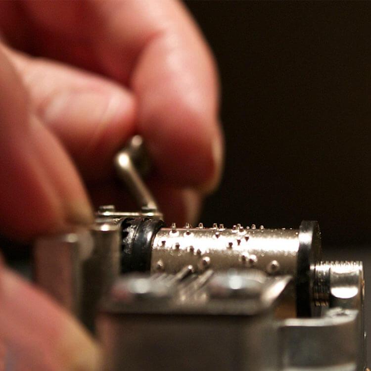 Robb-i: Robot with precision music box