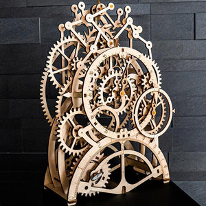 Pendulum clock with winding mechanism