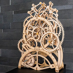 Pendulum clock with winding mechanism