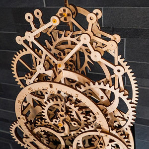 Pendulum clock with winding mechanism