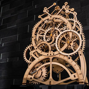 Pendulum clock with winding mechanism