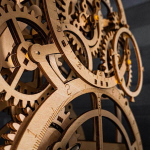 Pendulum clock with winding mechanism
