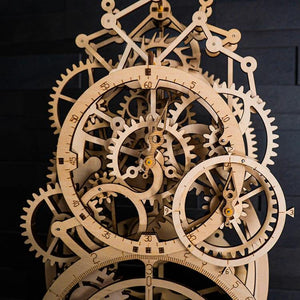 Pendulum clock with winding mechanism